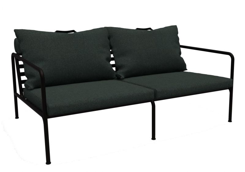 Avon 2-Sitzer Sofa von Houe für den Außenbereich mit dunklen Kissen und schwarzem Metallgestell.